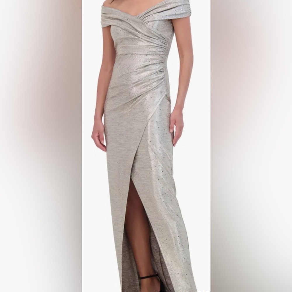 Vince Camuto Elegant Gold Evening Gown True to size. Fits like a glove. Size 12
